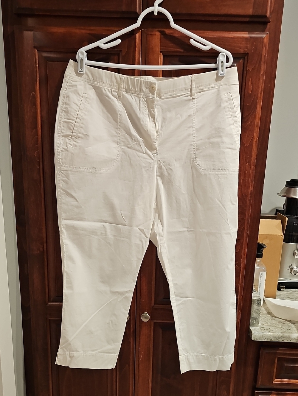 Chico's White Cropped Casual Jeans